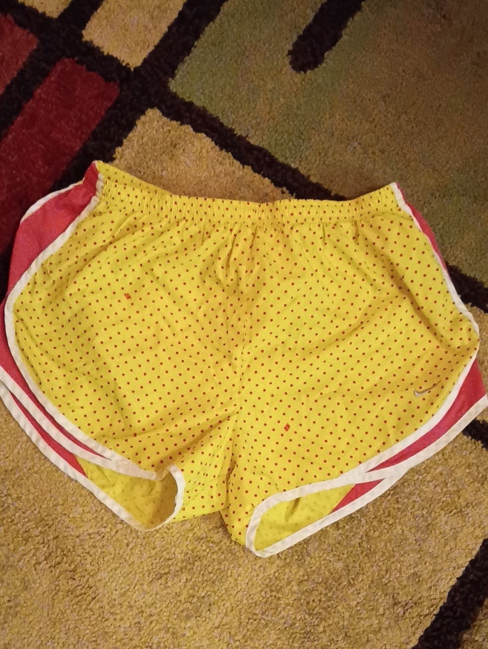 Nike Yellow Polka Dot Women’s Athletic Shorts Size Large
